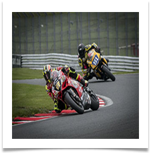 05Ducati leads YamahaAyKnicker Brook Shane Byrne_ Brayden Elliott - Rob Shaw